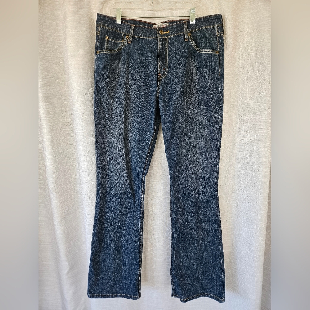 Levi's Signature Low Rise Bootcut Jeans